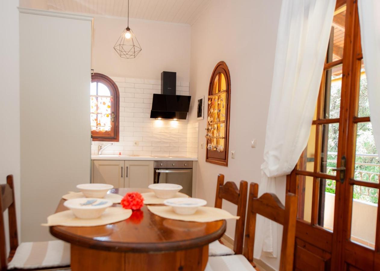 Giorgos Apartments Дассия Экстерьер фото