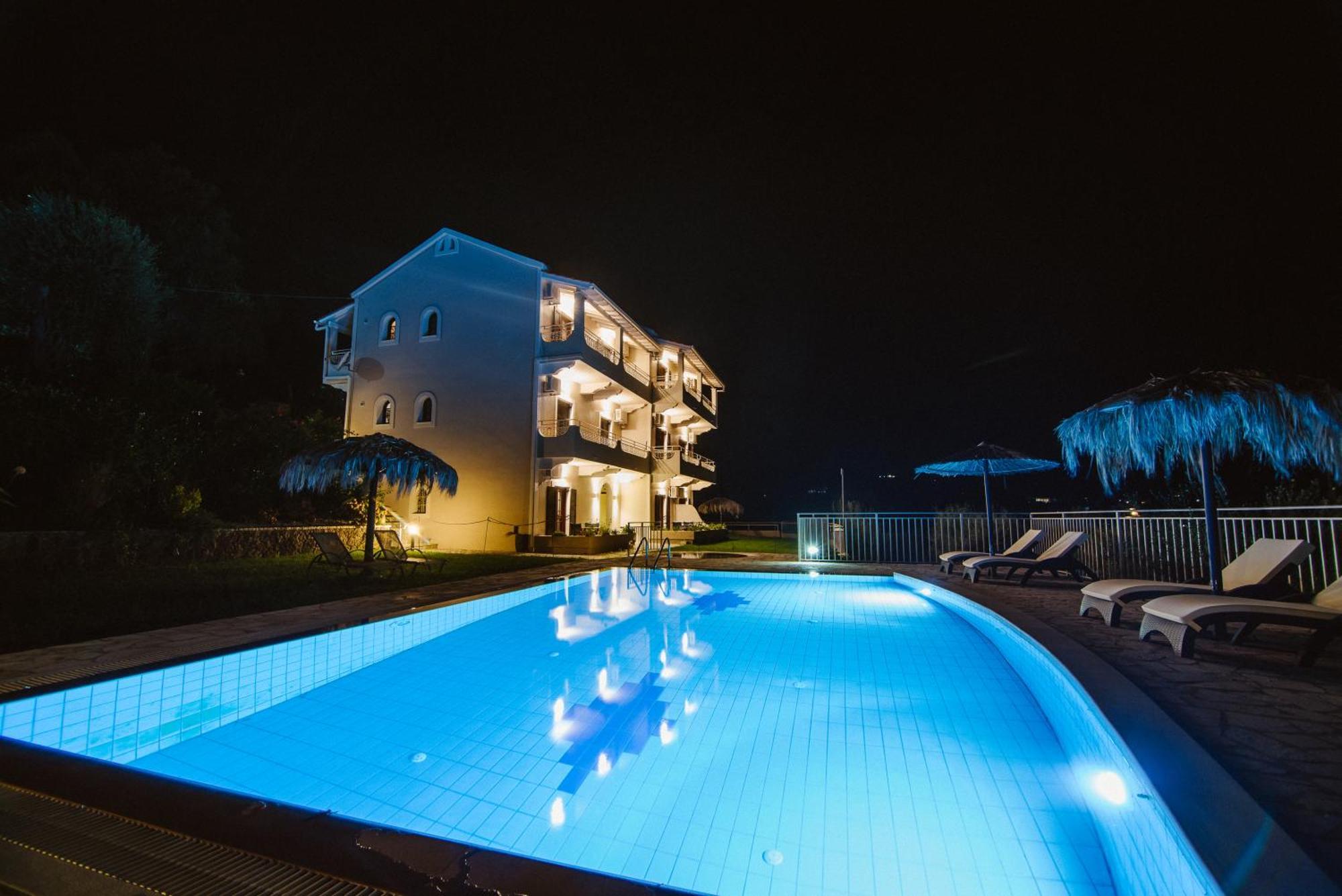 Giorgos Apartments Дассия Экстерьер фото