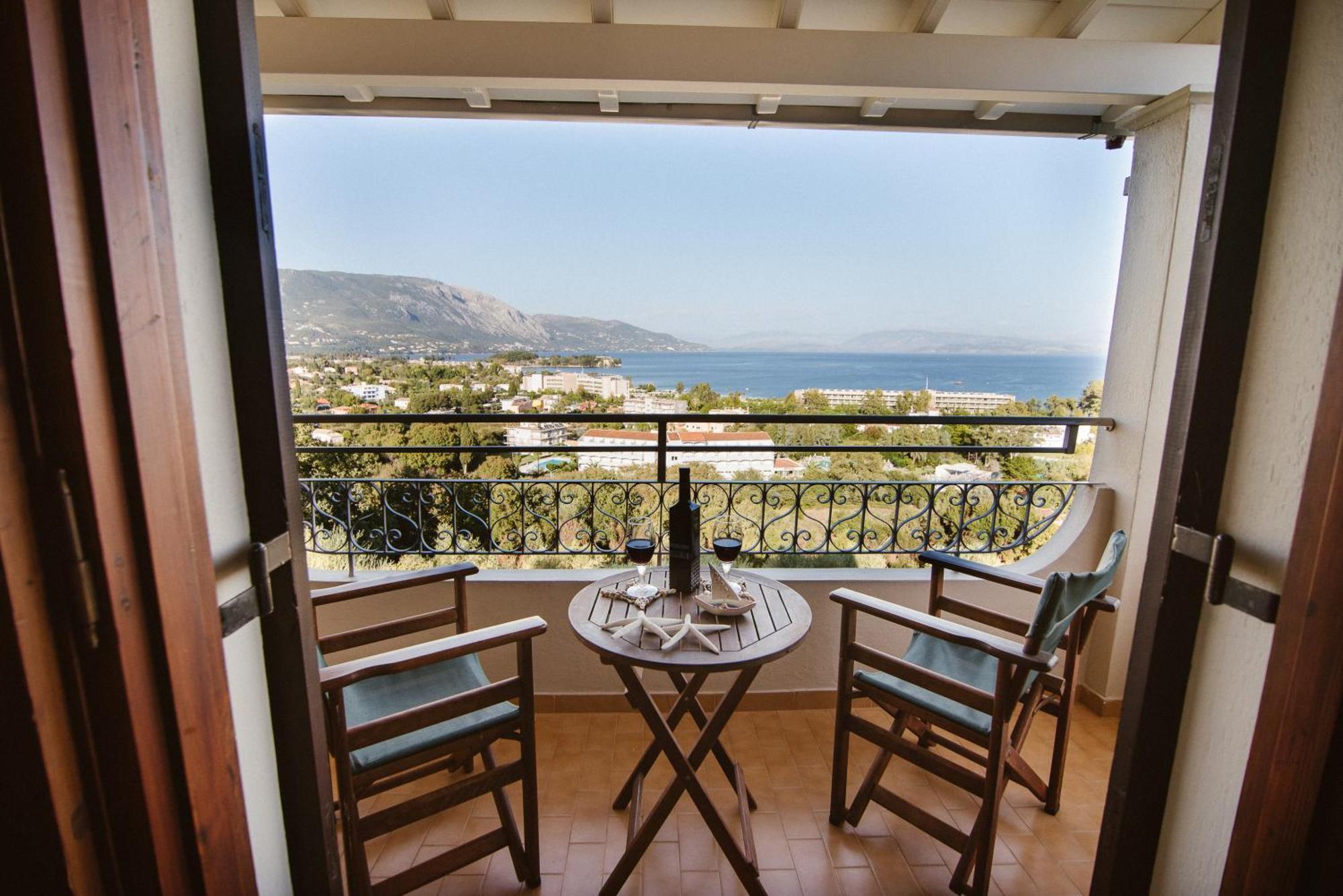 Giorgos Apartments Дассия Экстерьер фото