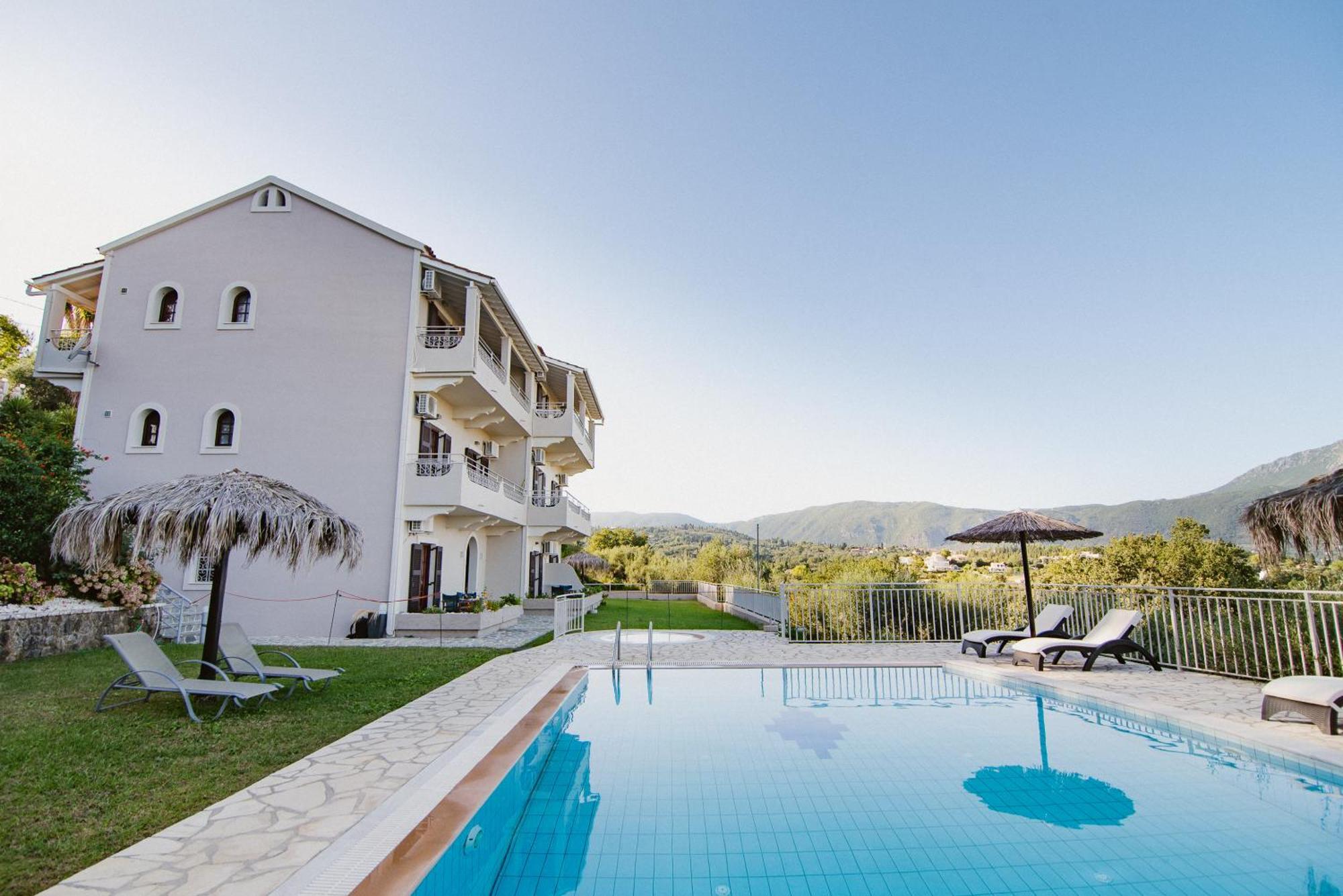 Giorgos Apartments Дассия Экстерьер фото