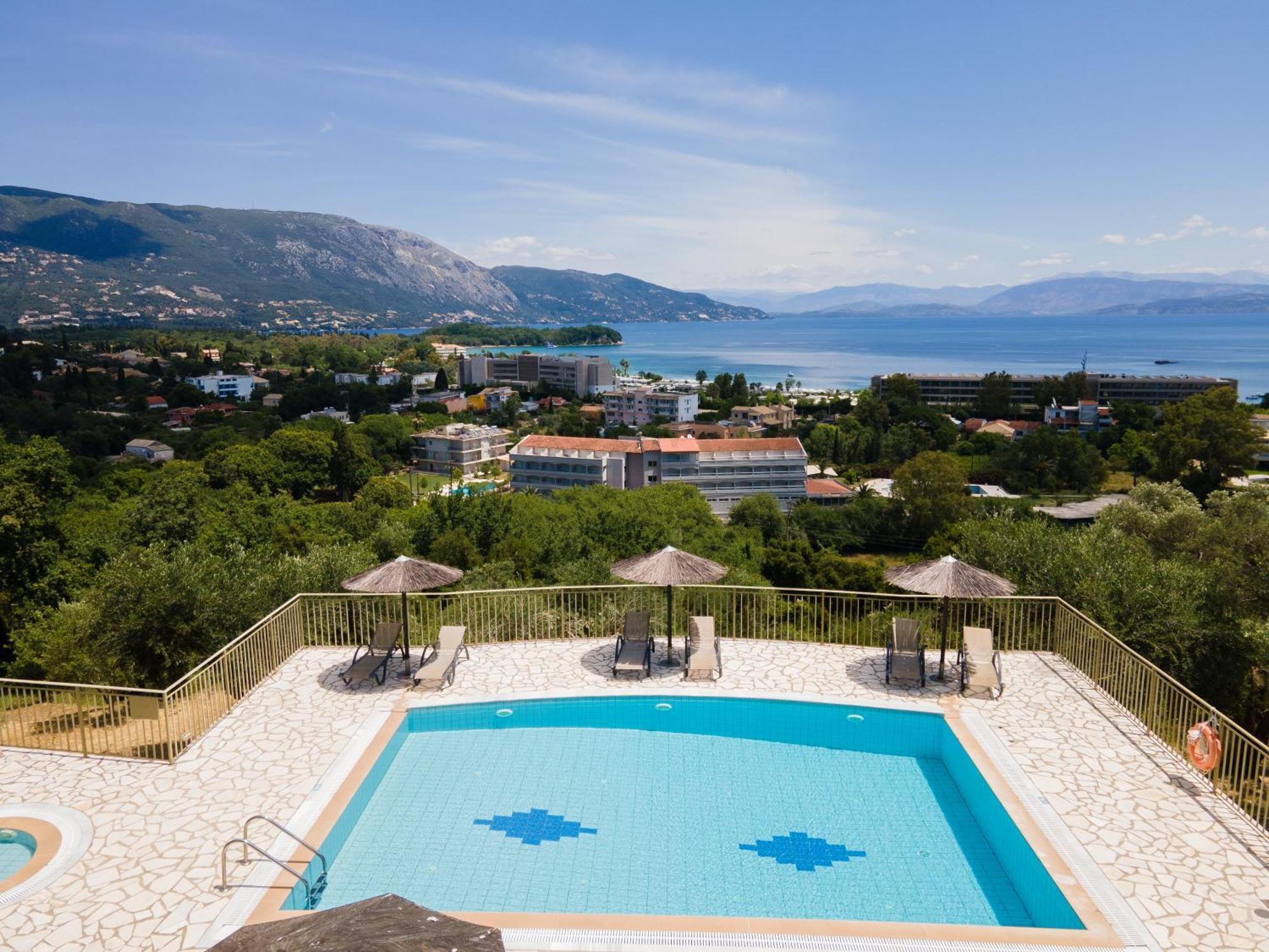 Giorgos Apartments Дассия Экстерьер фото