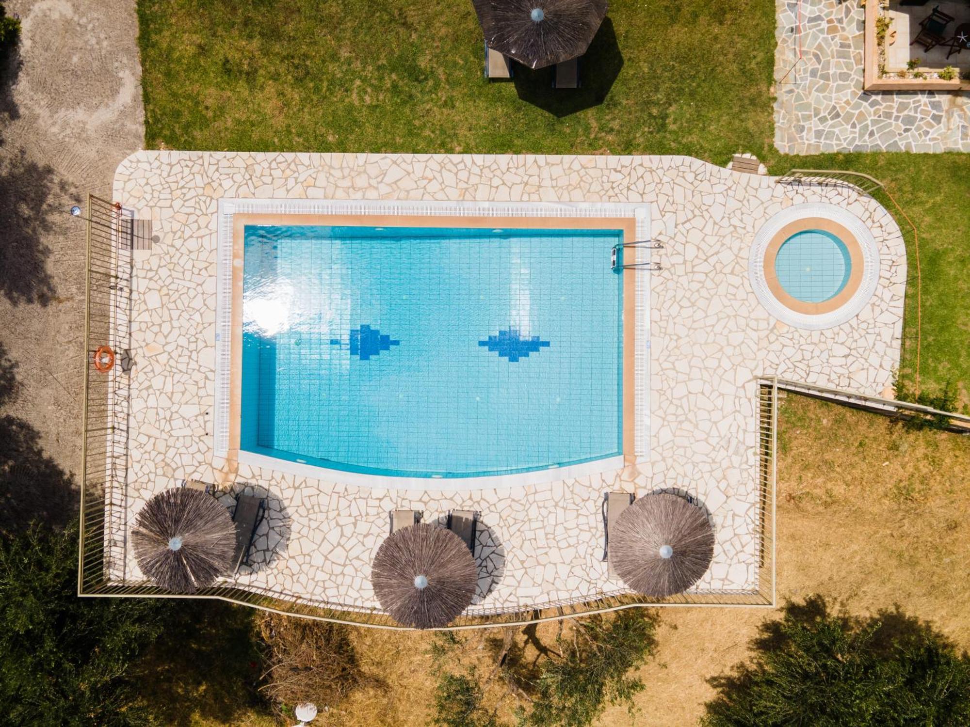 Giorgos Apartments Дассия Экстерьер фото